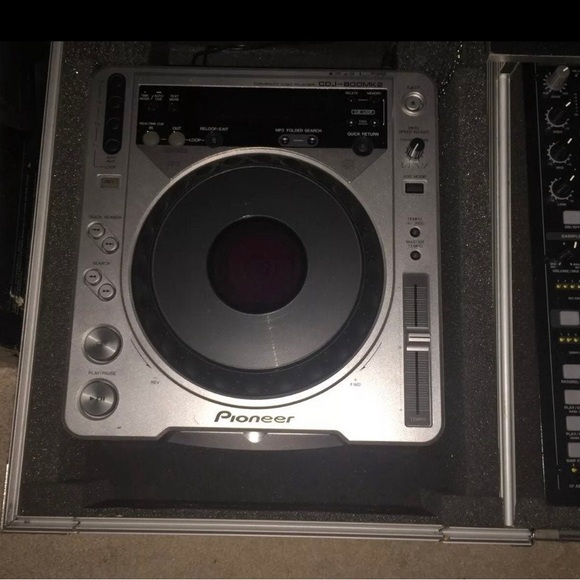 Pioneer 2 CDj 800 And Behringer DDM4000 5-Channel DJ Mixer And Wheels Odsey Case - Picture 3 of 12
